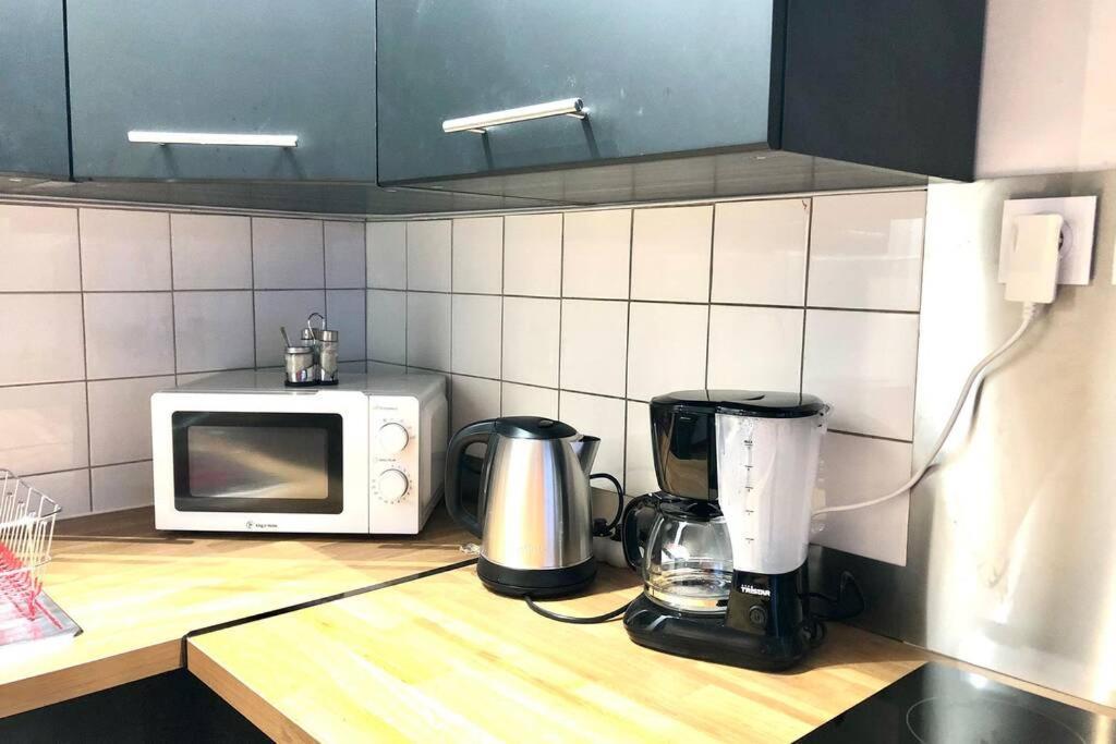Proche Gare + Parking , Impasse Tranquille Apartment