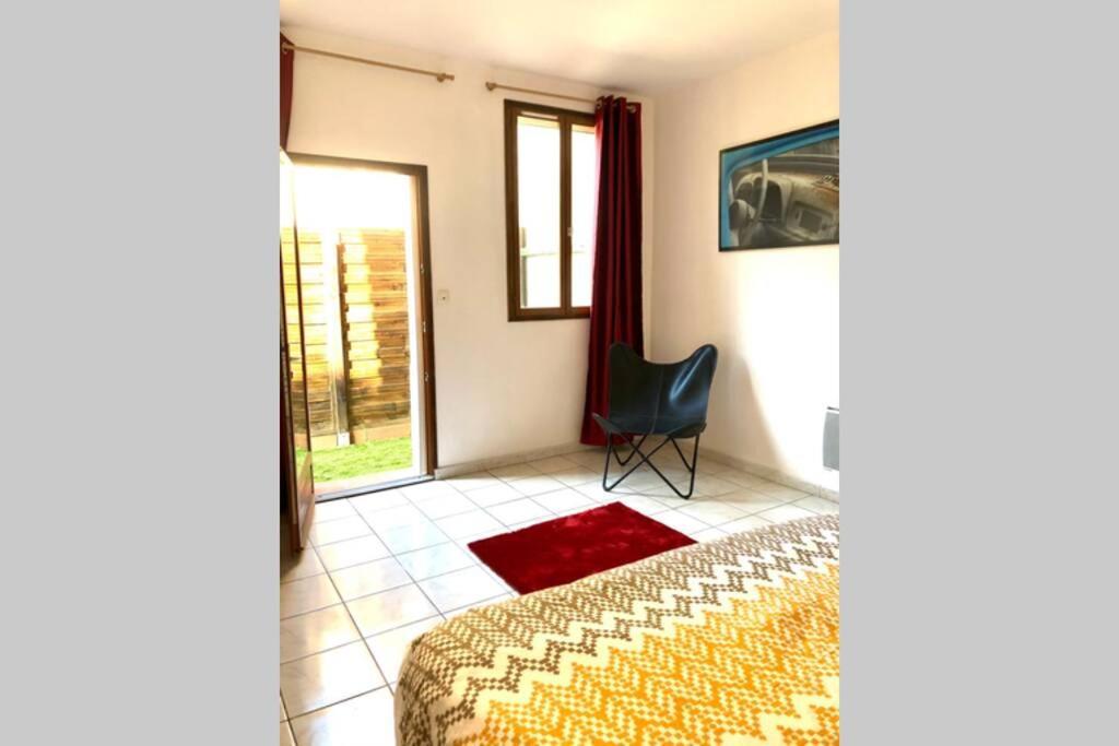 Proche Gare + Parking , Impasse Tranquille Apartment *
